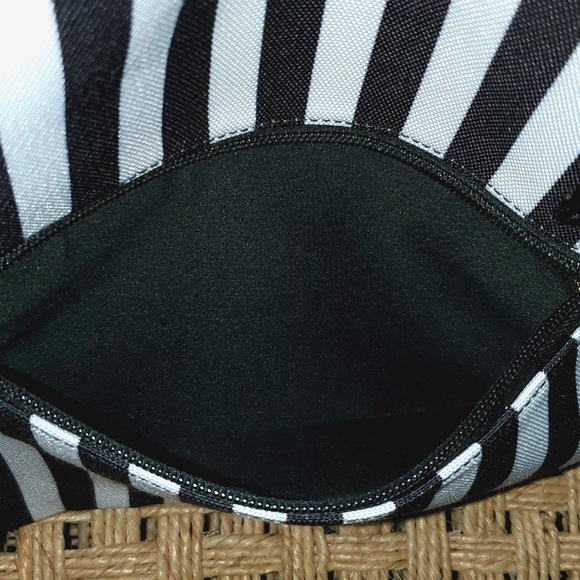 NWT Alice + Olivia Duffle Bag - Picture 7 of 14